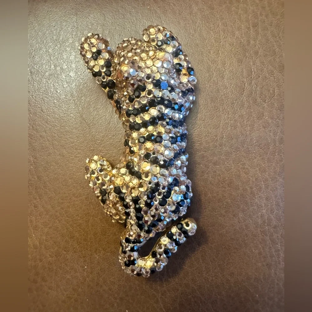 VTG gold tone articulated black & champagne rhinestone detailed tiger brooch